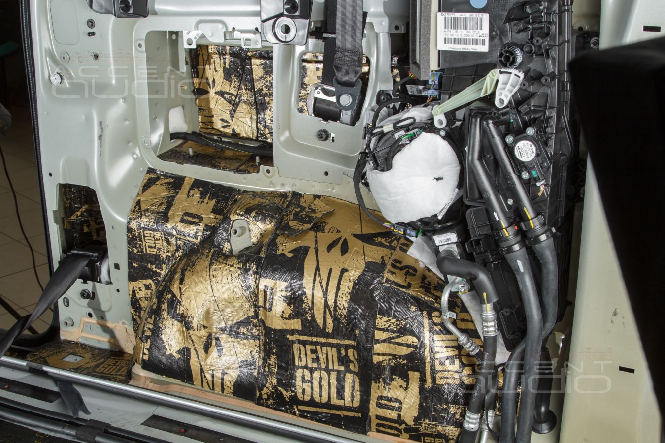 Полная шумоизоляция Opel Zafira Life лучшими материалами STP