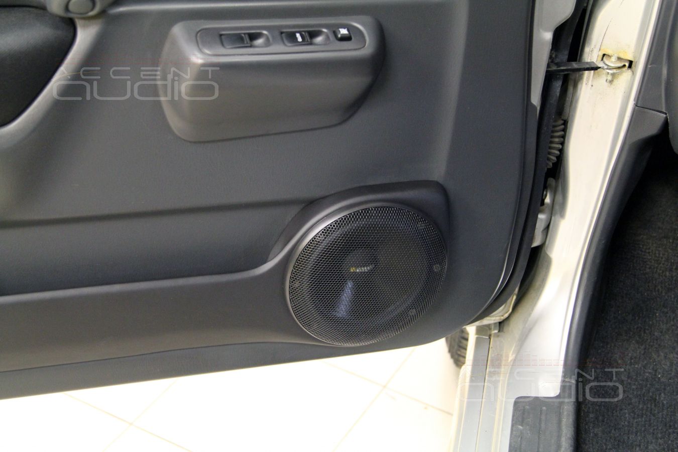 Suzuki Jimny: отличный звук легко и изящно