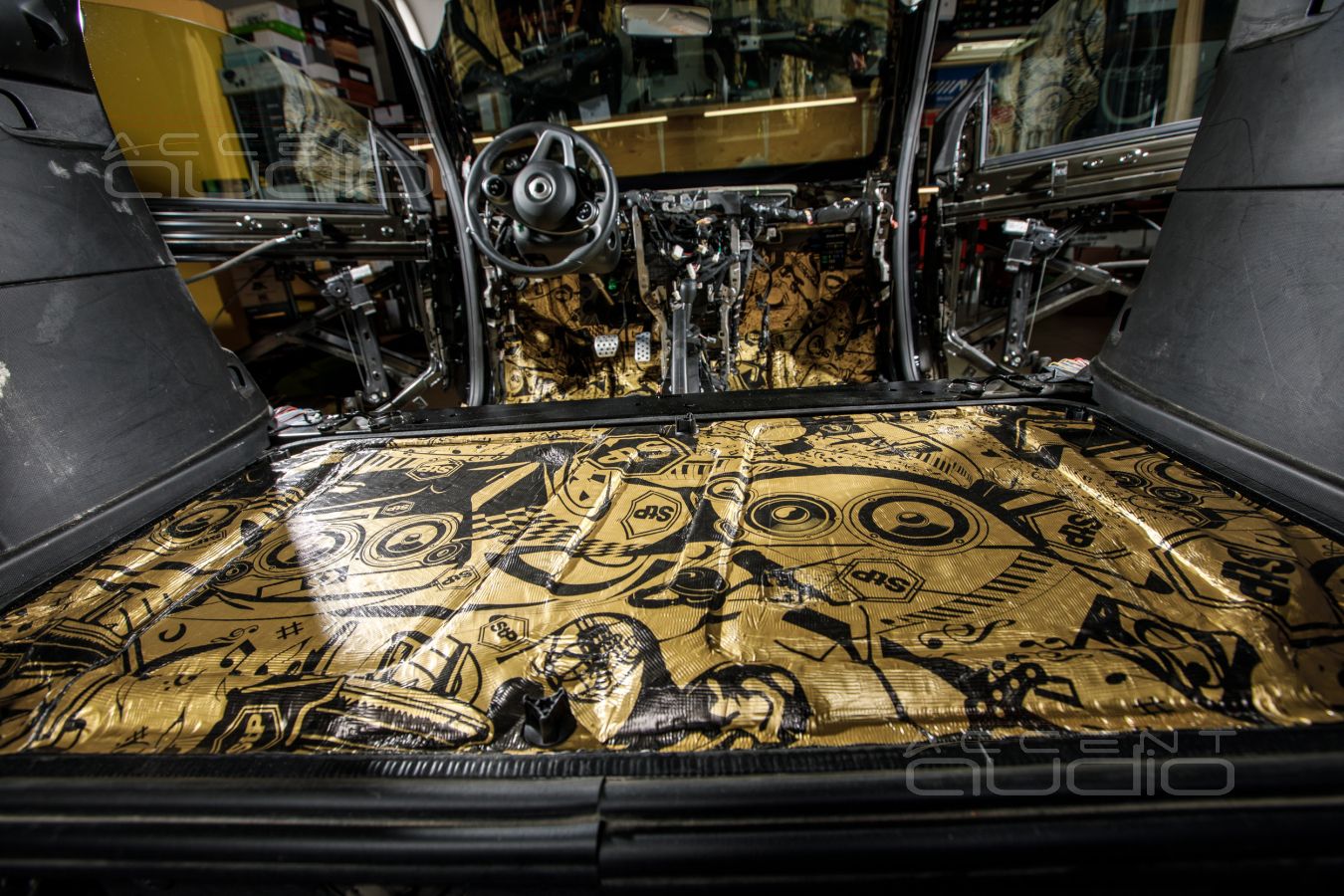 Установка усилителей Helix и Focal в Smart Fortwo 