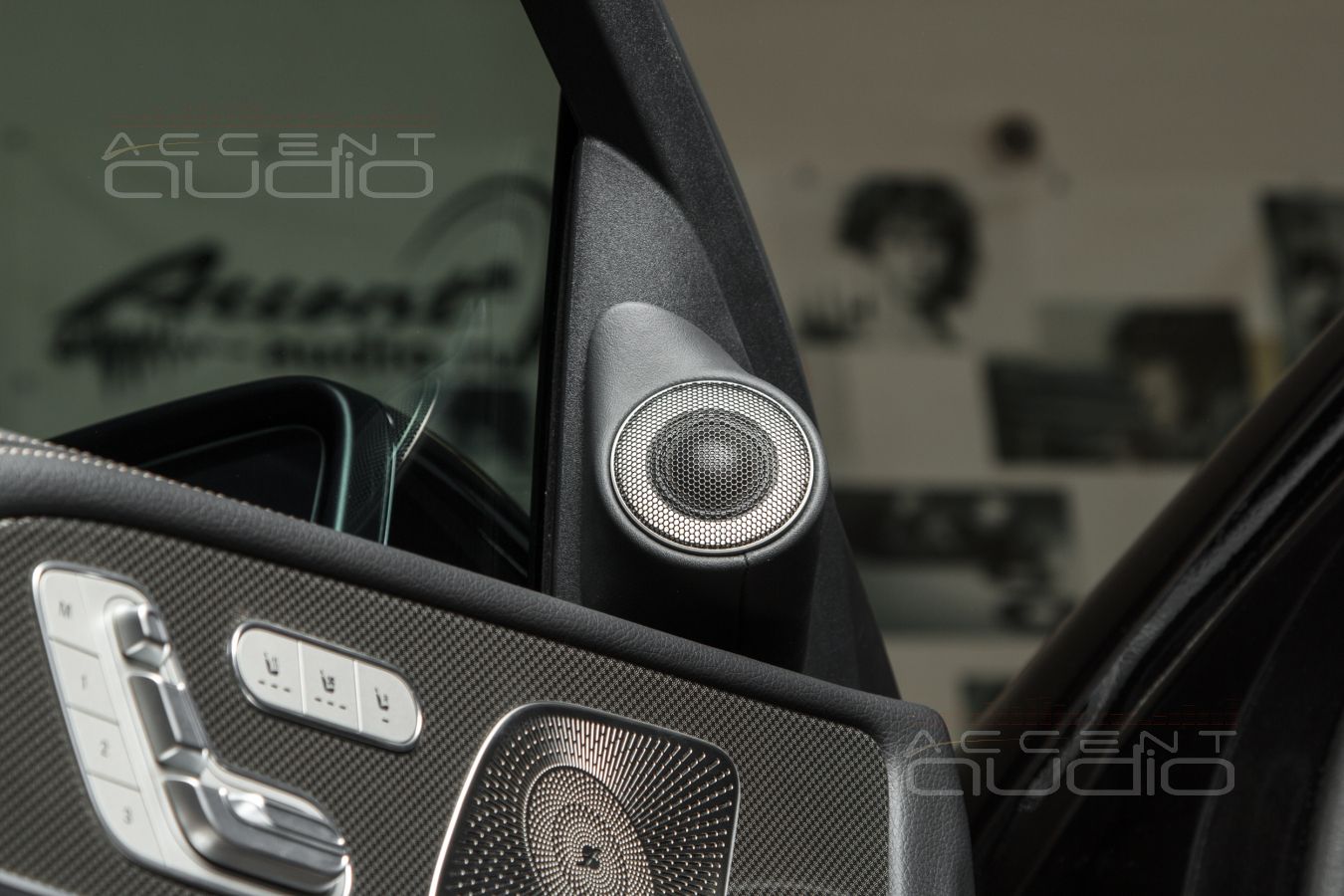 Красота и стиль твитеров Brax ML1 в интерьере Mercedes-Benz GLE Coupe AMG 53