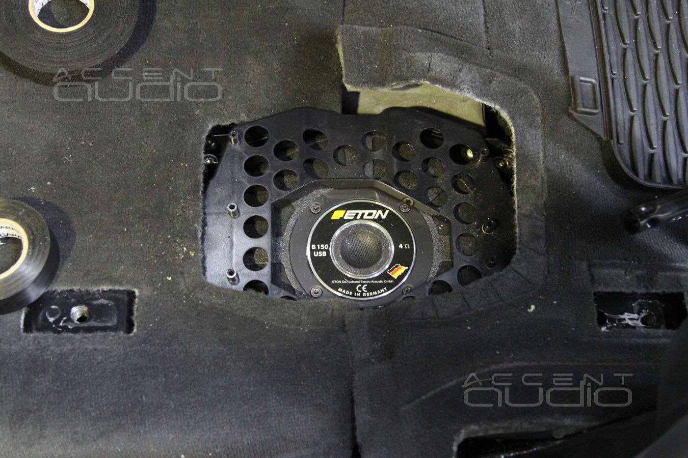 Установка мидбасов Eton B150 USB в BMW X5