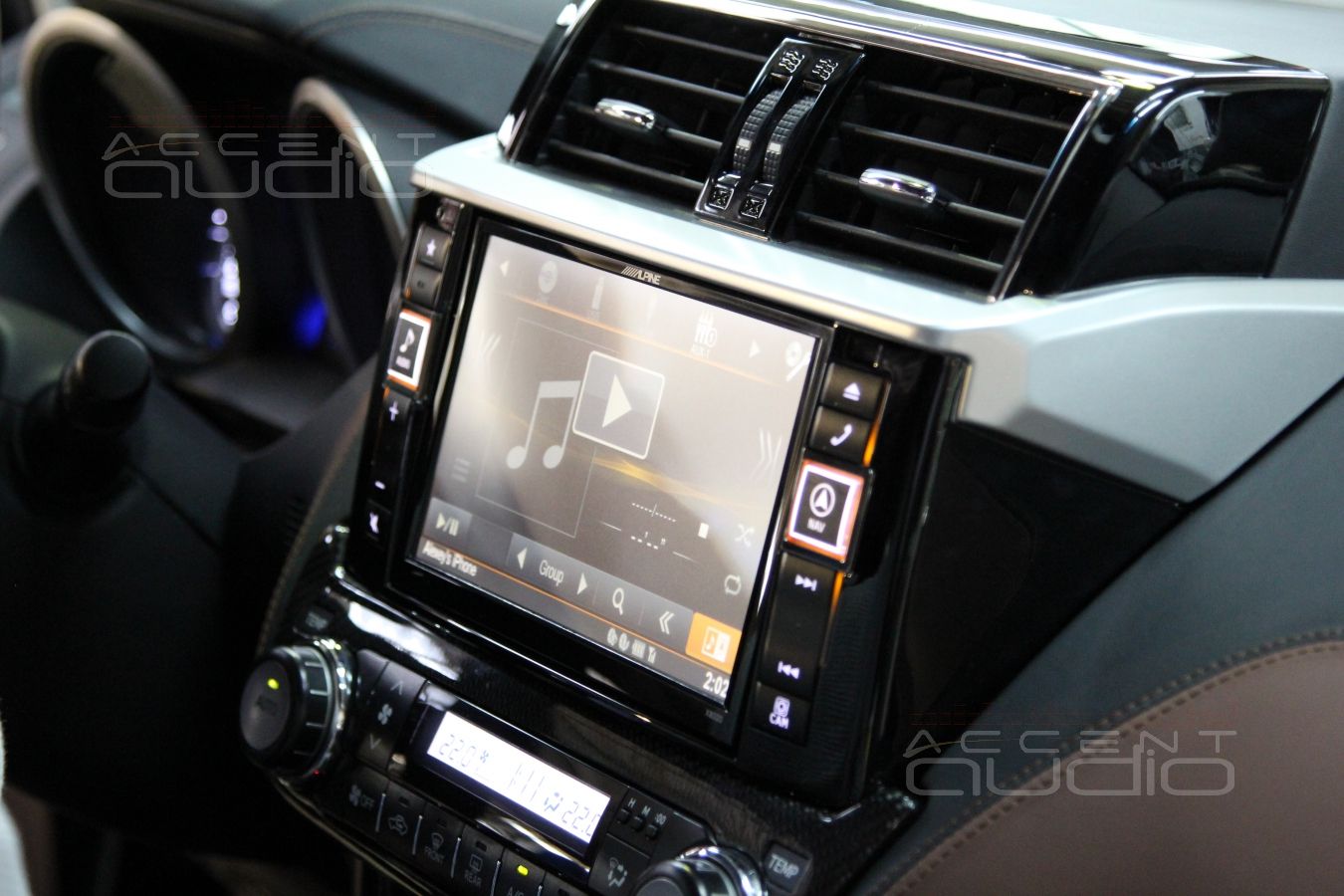 Новый Toyota Prado 150 + новый Alpine X800D = все работает…