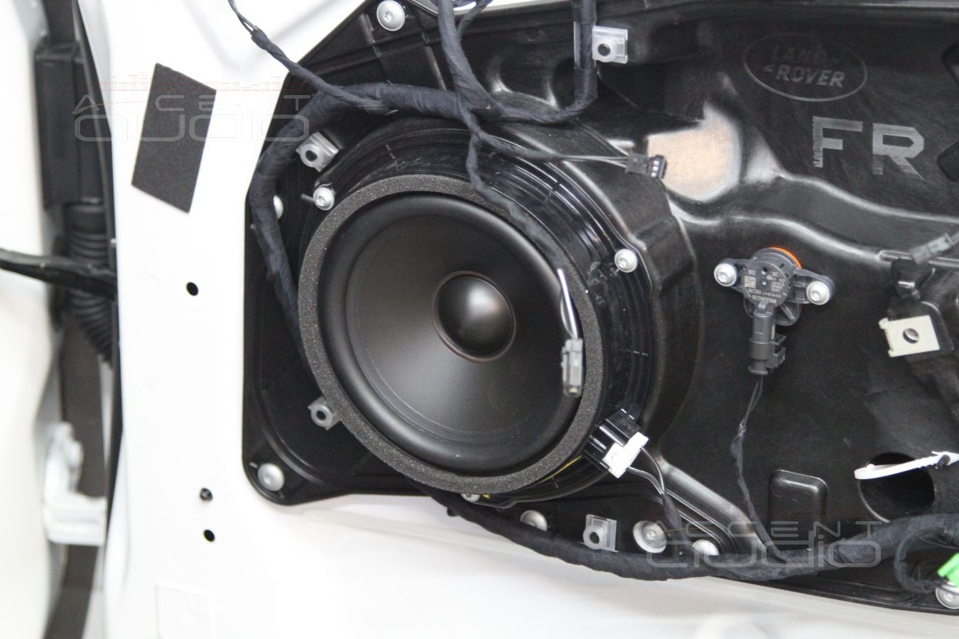 Двери нового Land Rover Discovery Sport 2016......