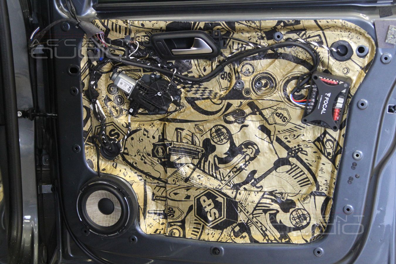 Установка мидбасовых динамиков FOCAL MW PS165F3 (6L23402) – штатно, но с доработкой