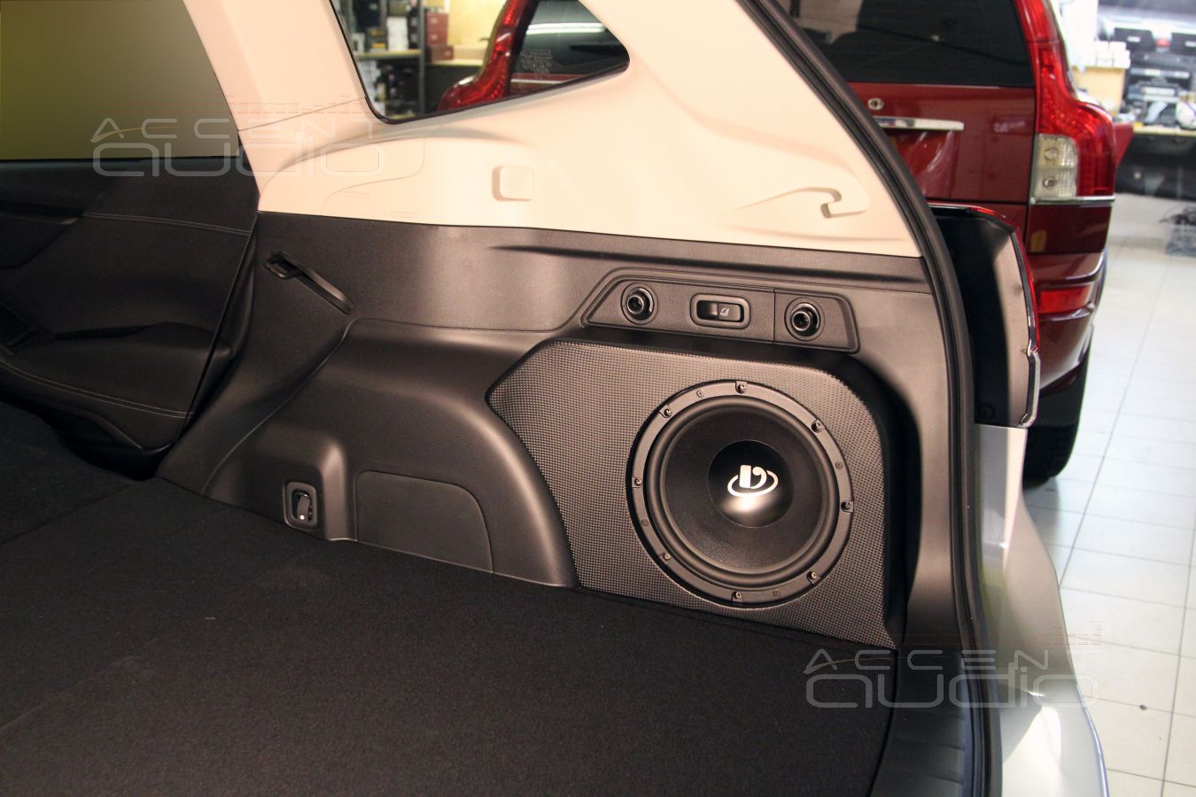 Сабвуфер-стелс с динамиком Dego для Subaru Forester