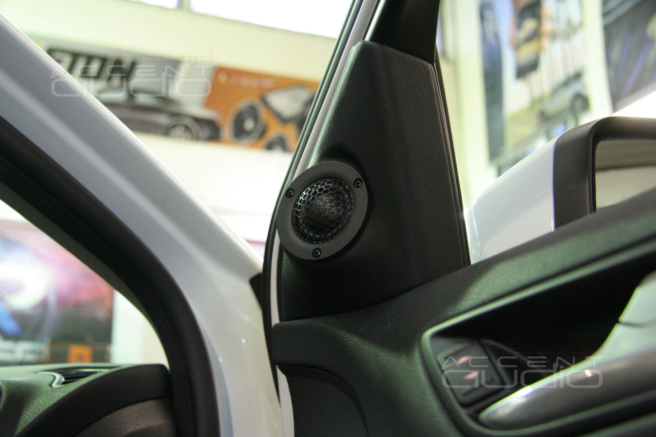 Установка твитеров (пищалок), изготовление подиумов