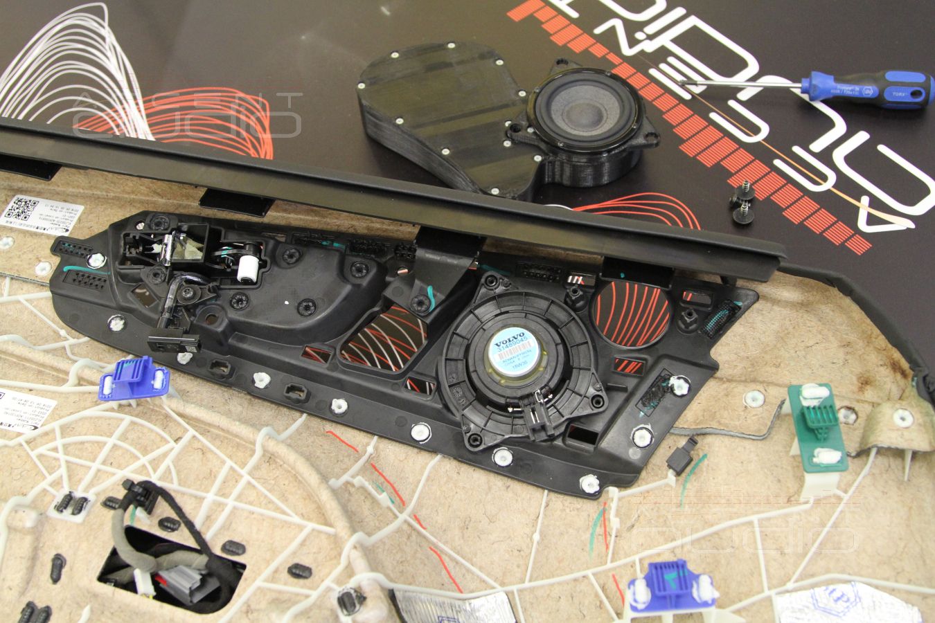 Подготовка объемов для установки излучателей Brax Matrix ML3 в Volvo XC60