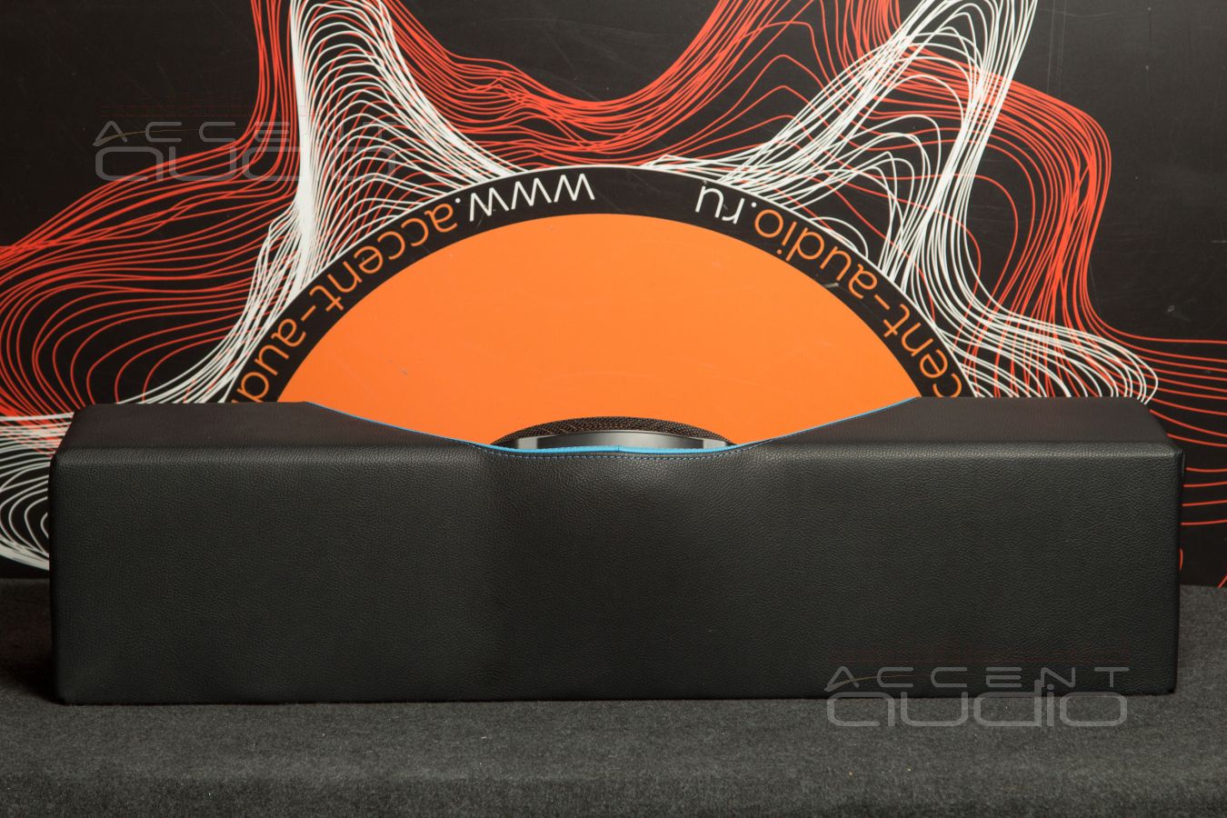 Знаменитый американский саб JLAudio TW3 в Porsche Taycan Turbo S – скрыто, но красиво