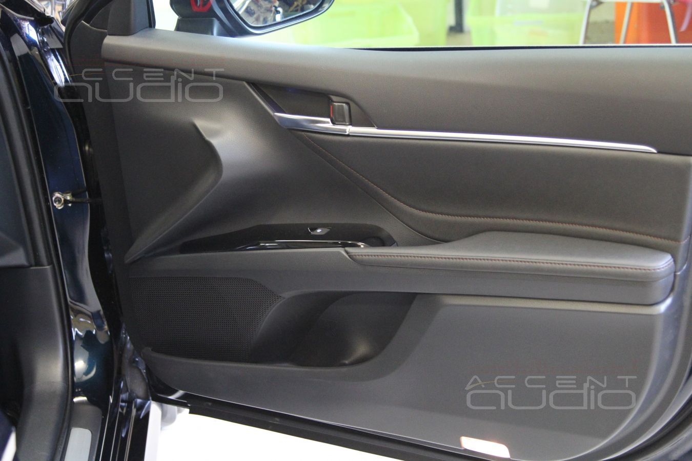 Шикарный мидбас Hertz Space 6 в Toyota Camry