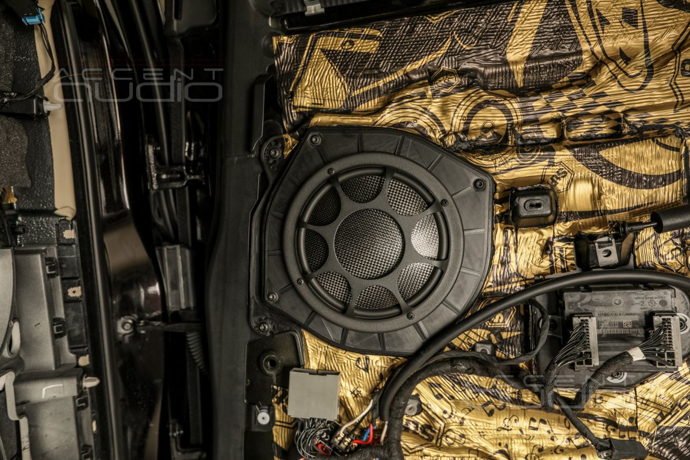 Аудиоподготовка задних дверей RangeRover и установка акустики Morel