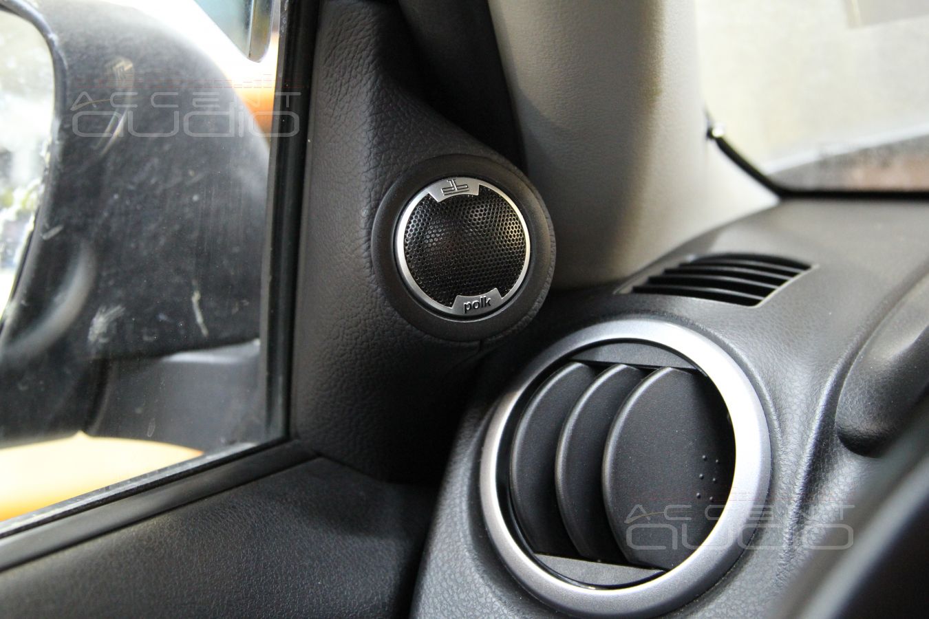 Шумоизоляция дверей и установка акустики в Suzuki Grand Vitara