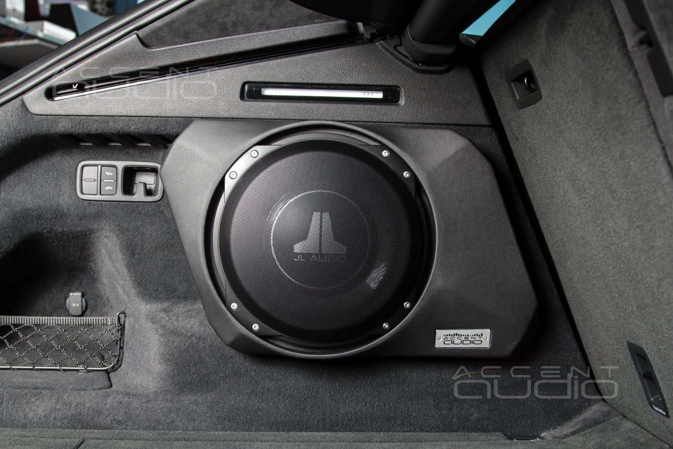 Новое решение: настоящий сабвуфер-стелс для Audi Q8