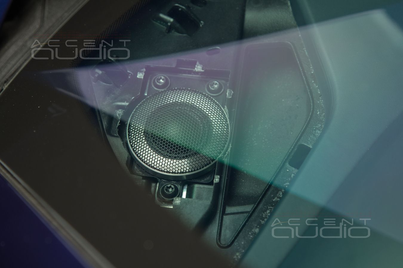 Простой монтаж среднечастотных динамиков Focal 3,5WM Midrange Utopia Be M в 911