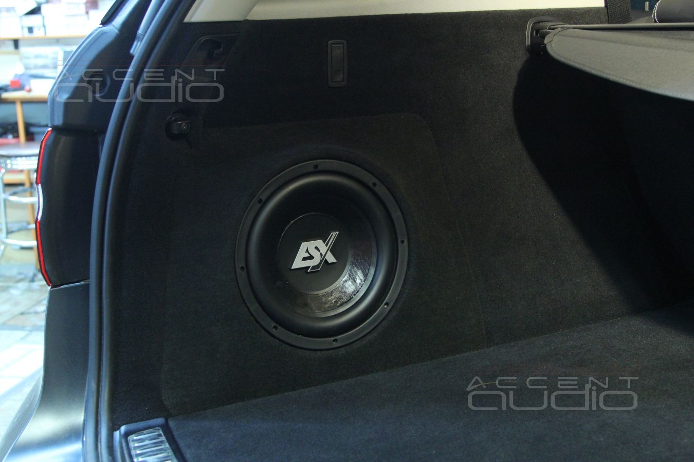 Сабвуфер стелс в Mercedes-Benz ML