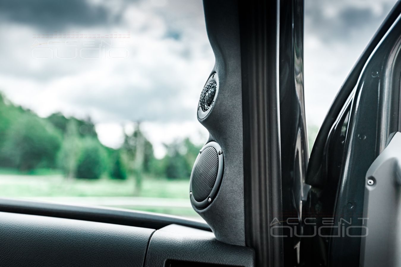Подиумы под СЧ-ВЧ звено: правильное размещение новой акустики в Mercedes-Benz Sprinter CS-Reisemobil