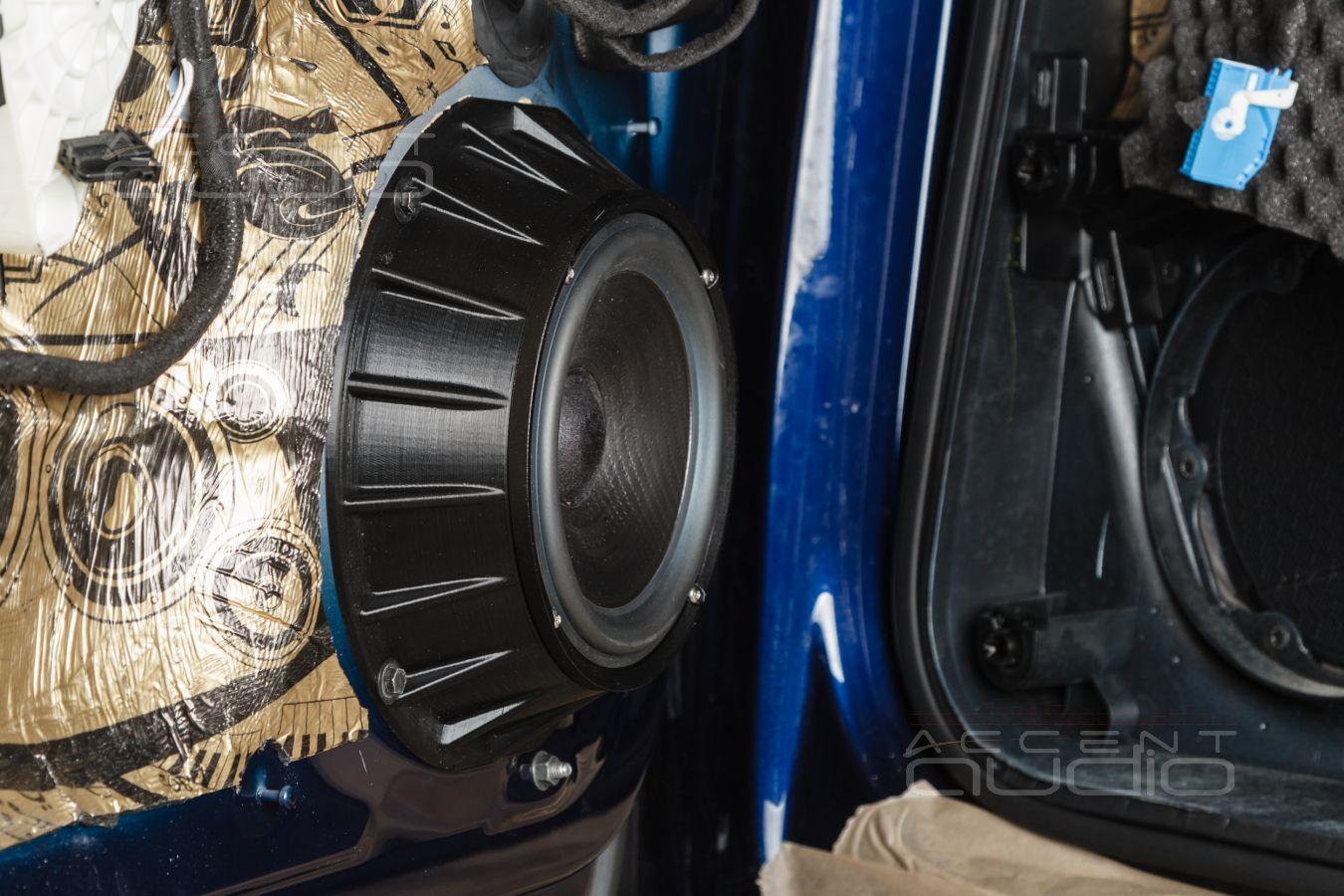 Шумоизоляция\Аудиоподготовка дверей и установка новой акустики SOAudio в Audi Q5