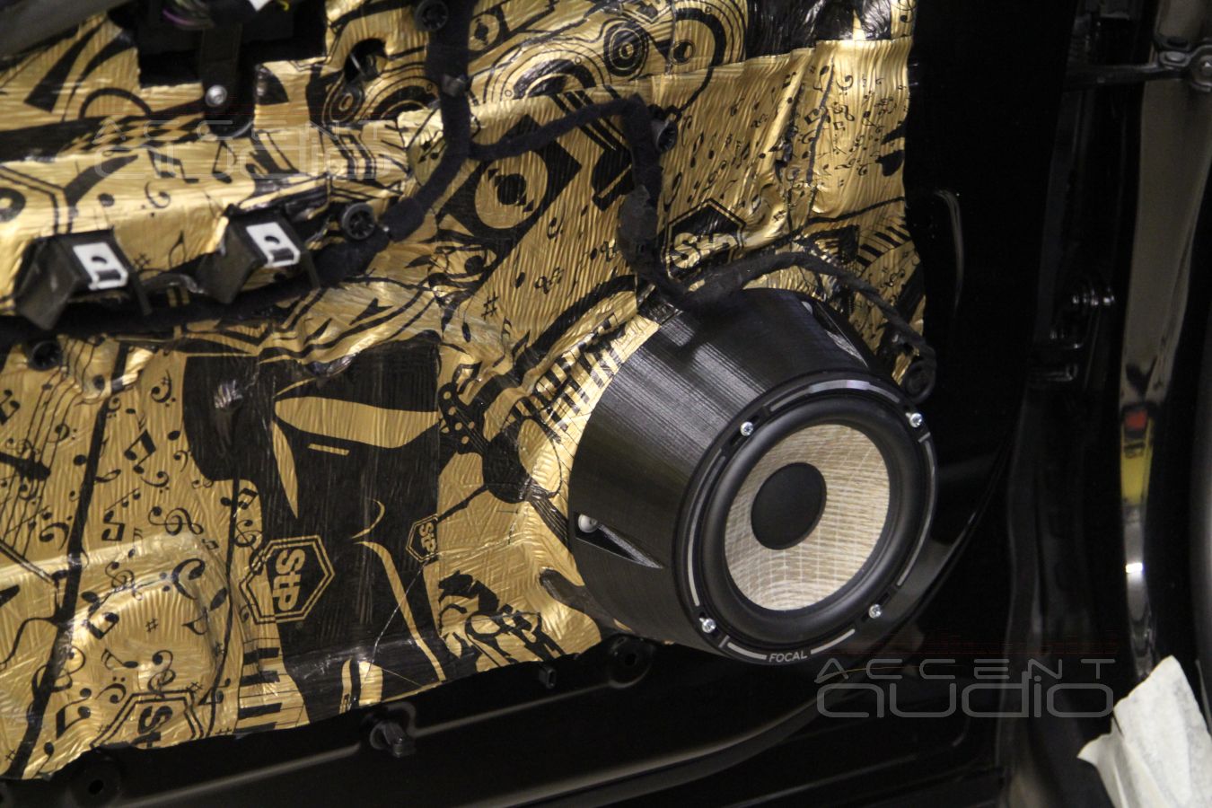 Аудиоподготовка Range Rover Velar, установка мидбасов Focal и великолепный пластик обшивок