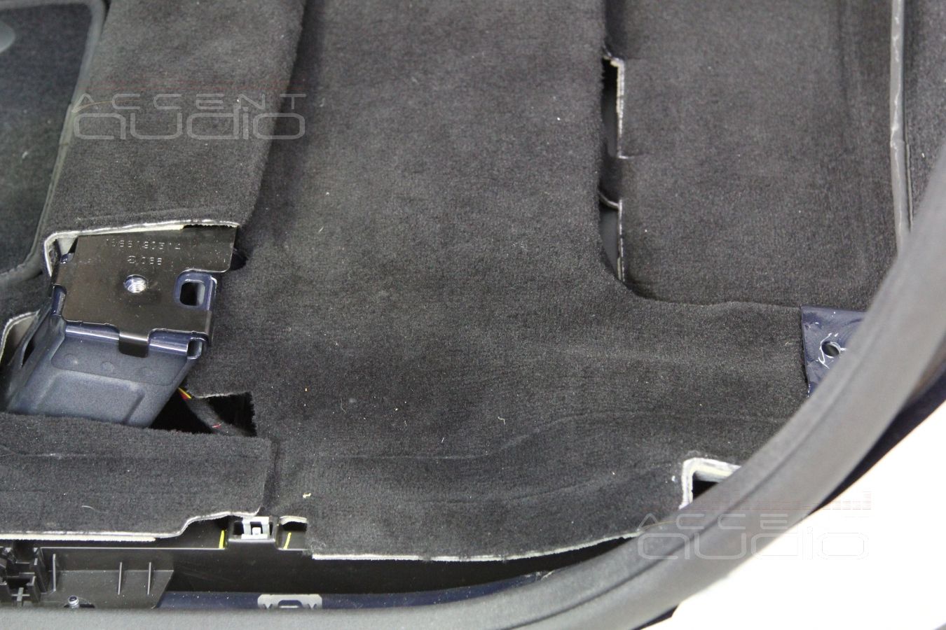 Update: установка процессора и усилителя под водительским сидением