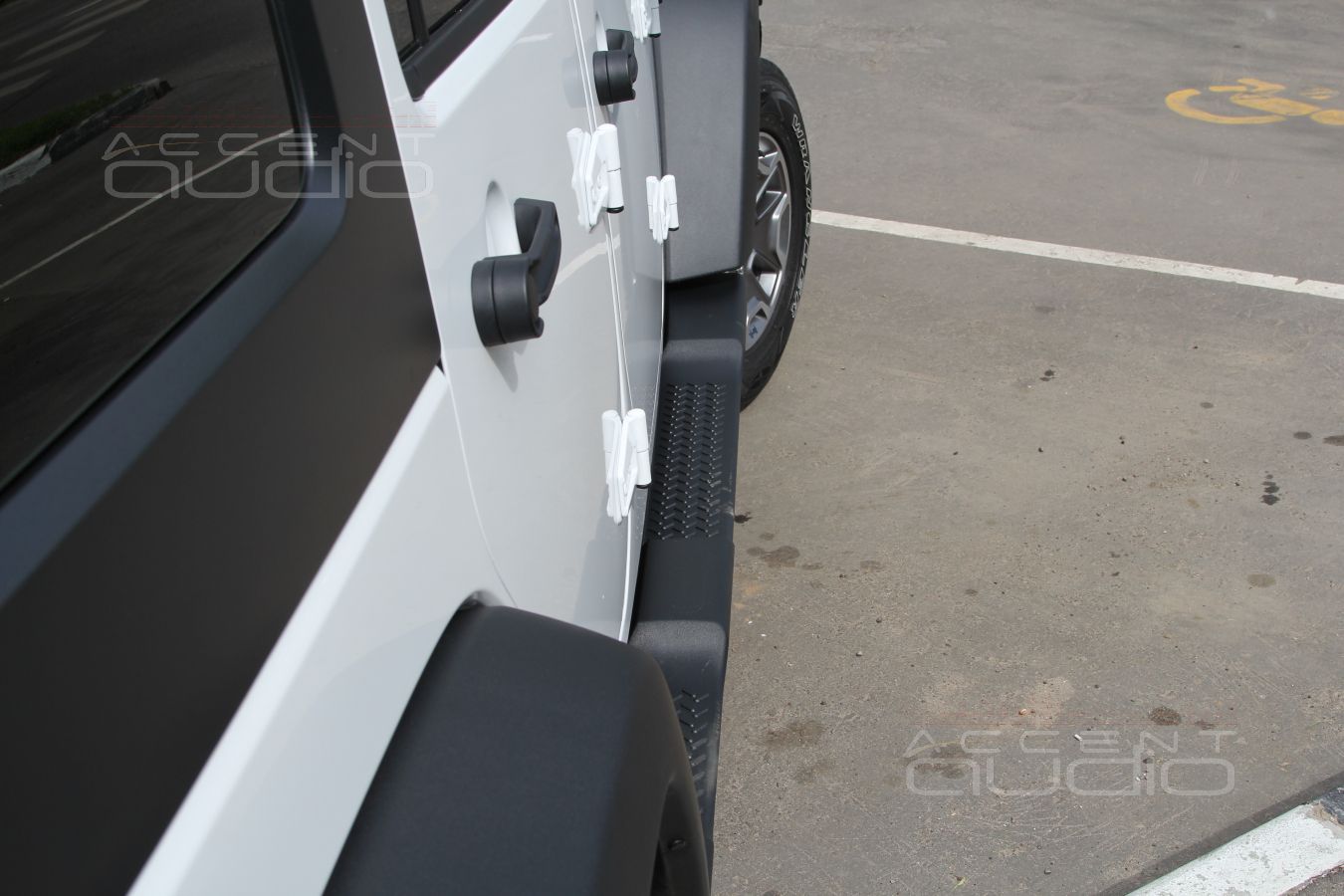 Пластиковые пороги, брызговики, обработка нижних кромок защитной мастикой