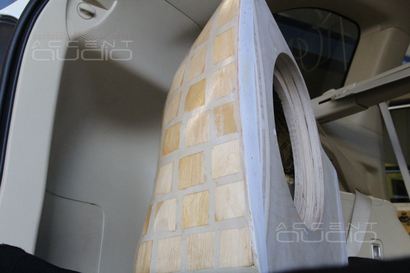 Установка сабвуфера Focal P25FS