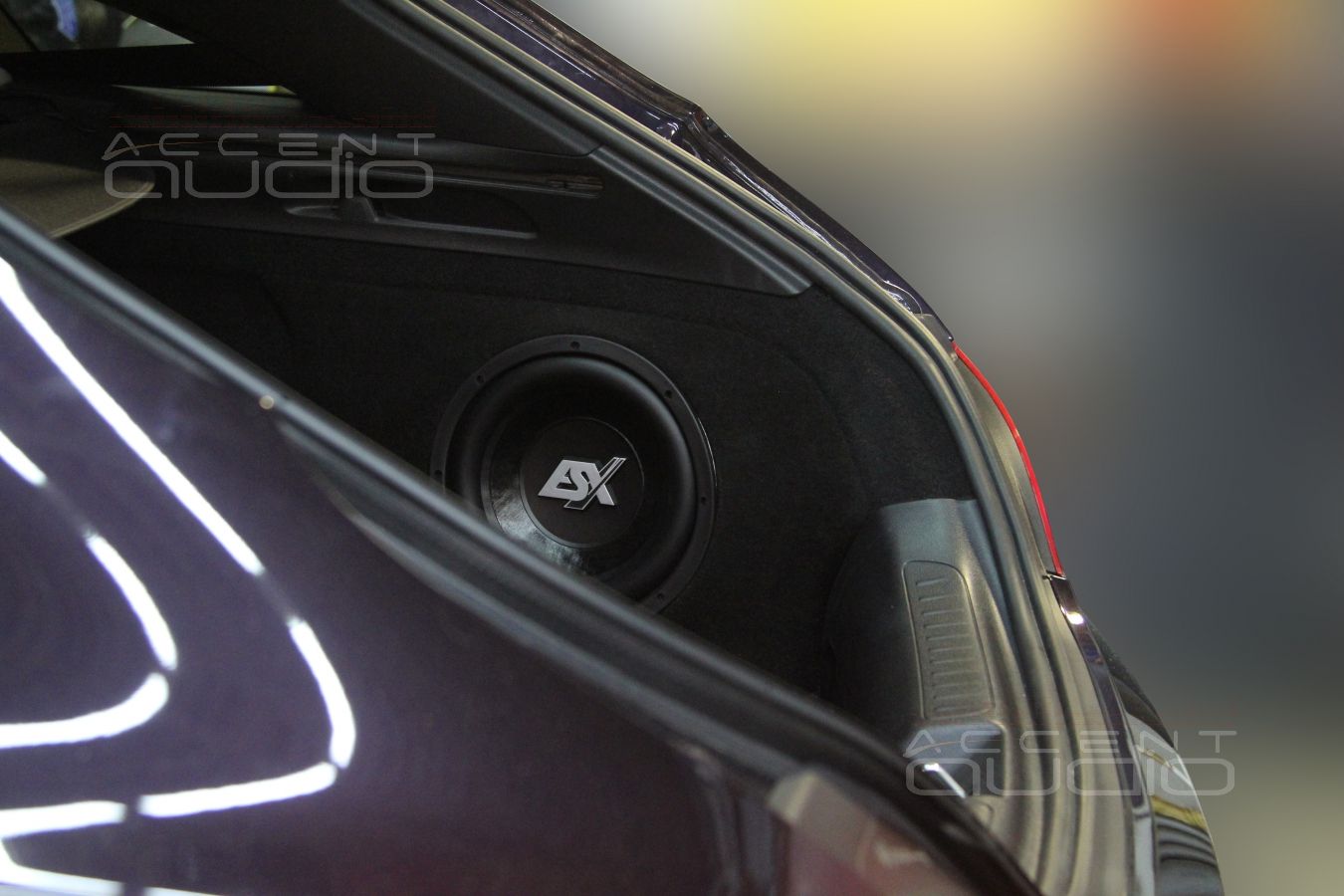 Сабвуфер, встроенный в крыло Mercedes CLA
