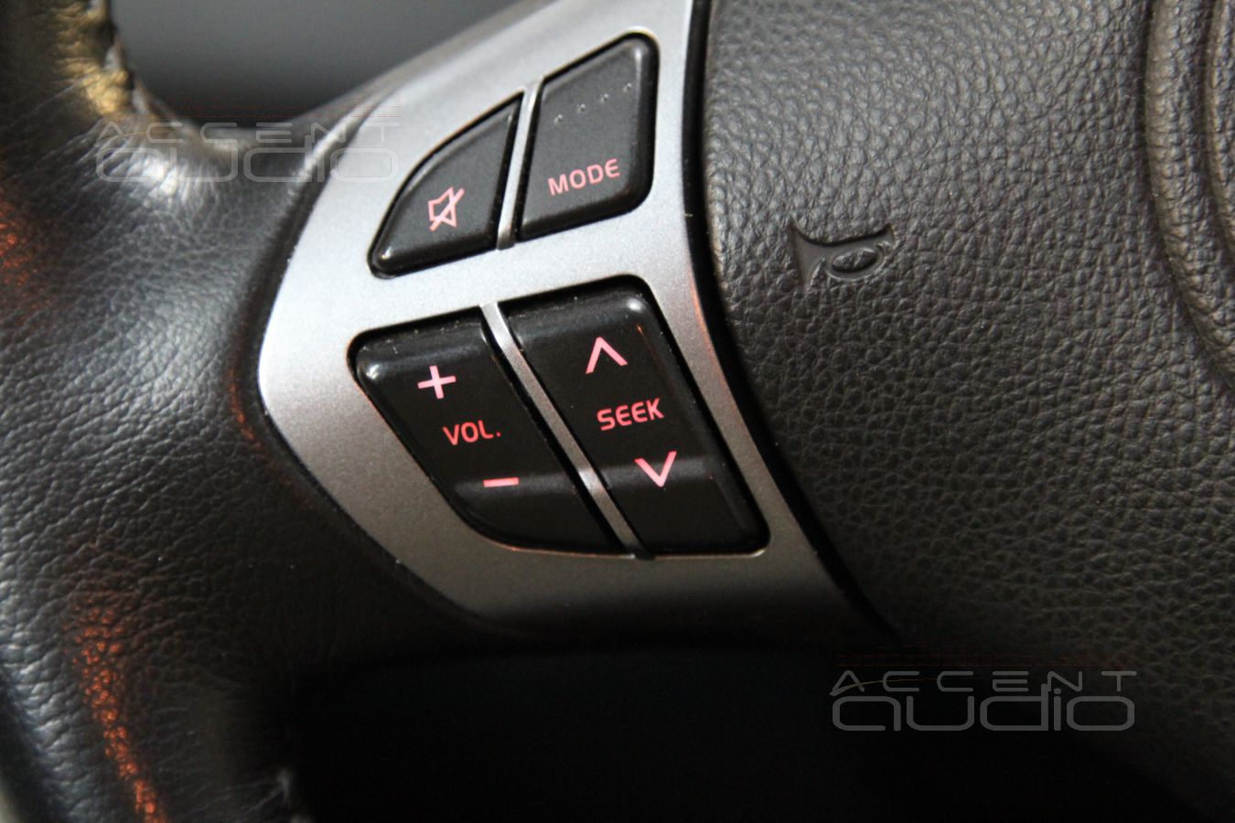 Магнитола Pioneer AVH-X8500BT в Suzuki Grand Vitara