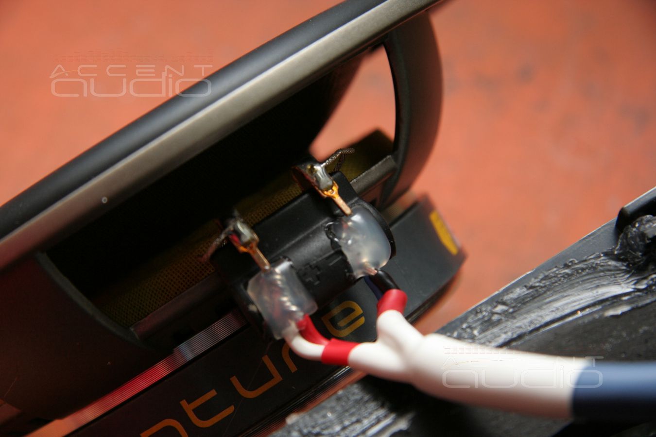 Ненапольные мидбасы Eton в штатных местах BMW X1