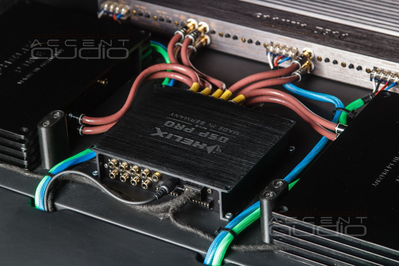 Скрытая интеграция: 9 каналов усиления и 10 каналов процессинга в Rolls Royce Wraith