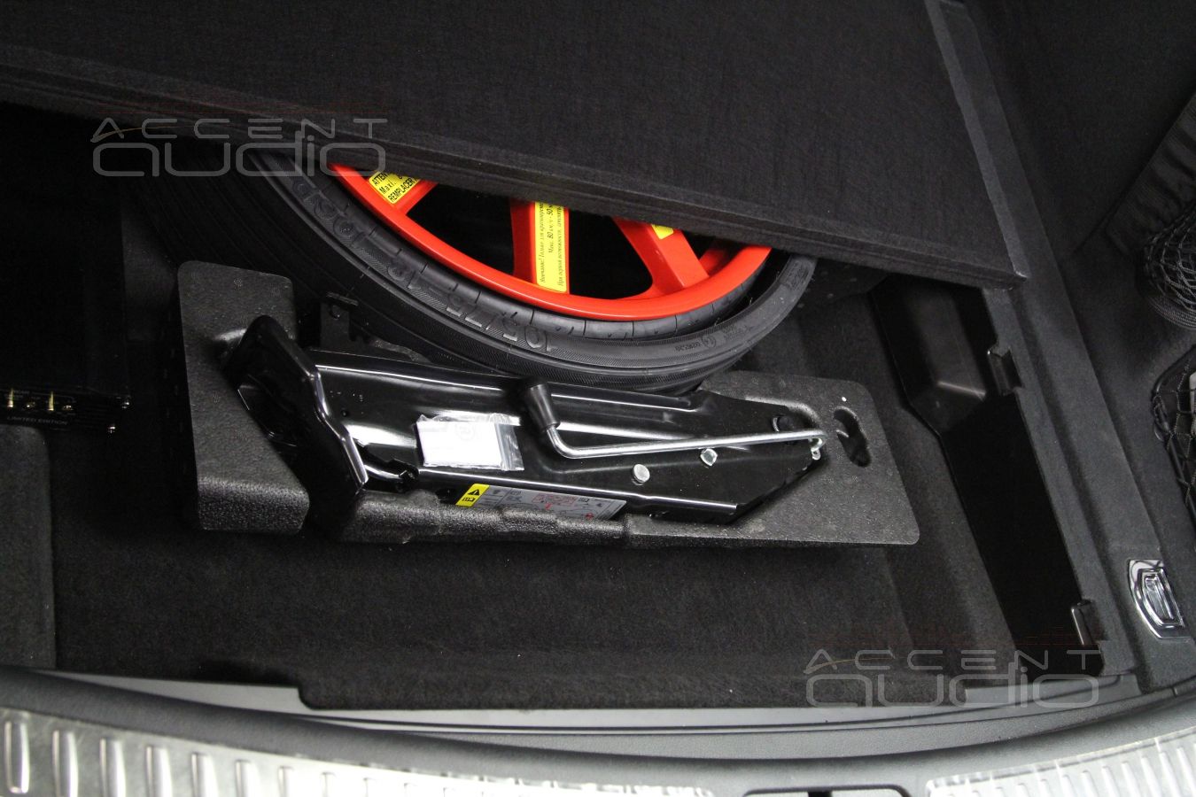 Установка усилителей в Porshe Macan: после сборки