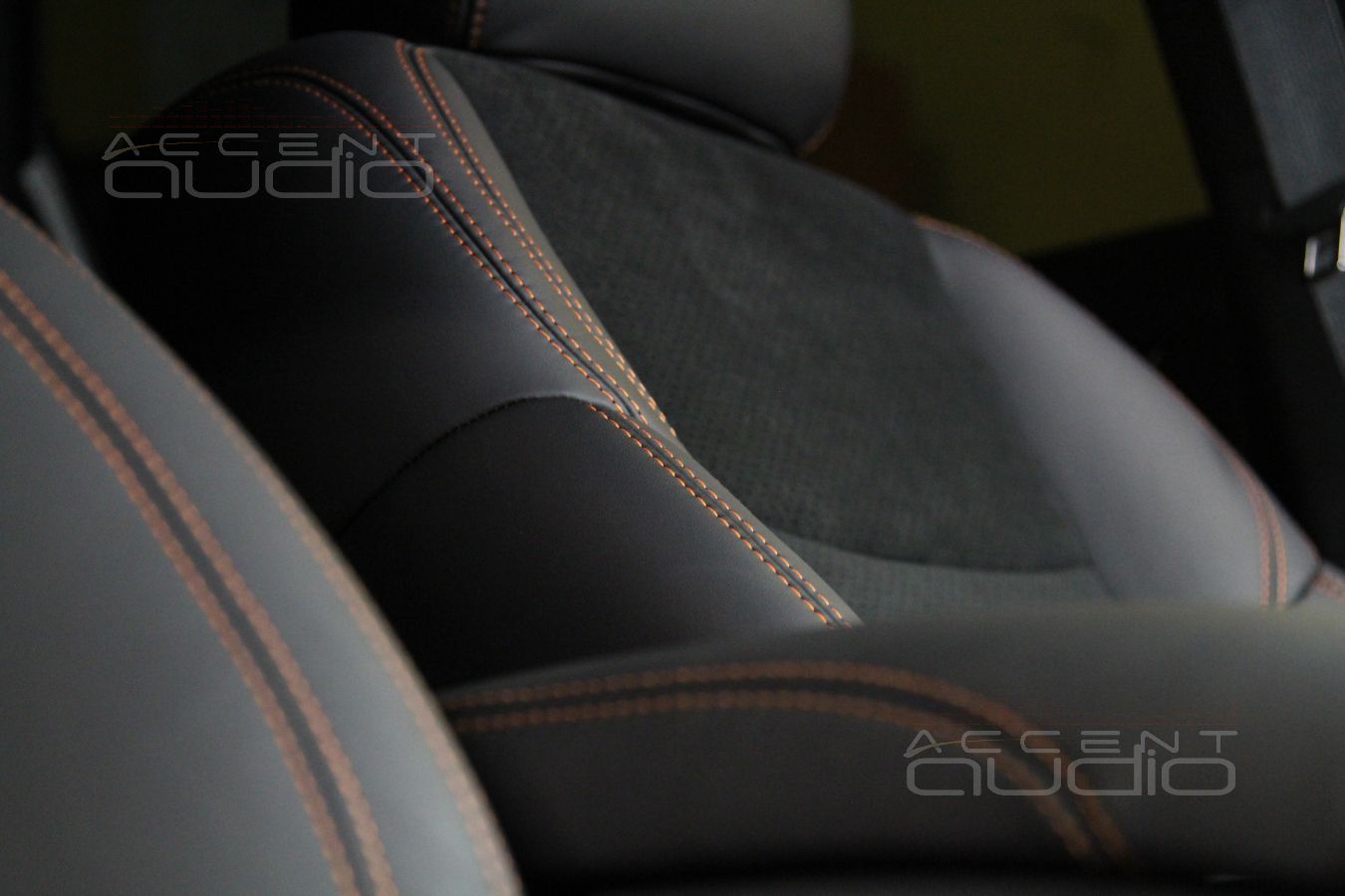 Перетяжка передних сидений