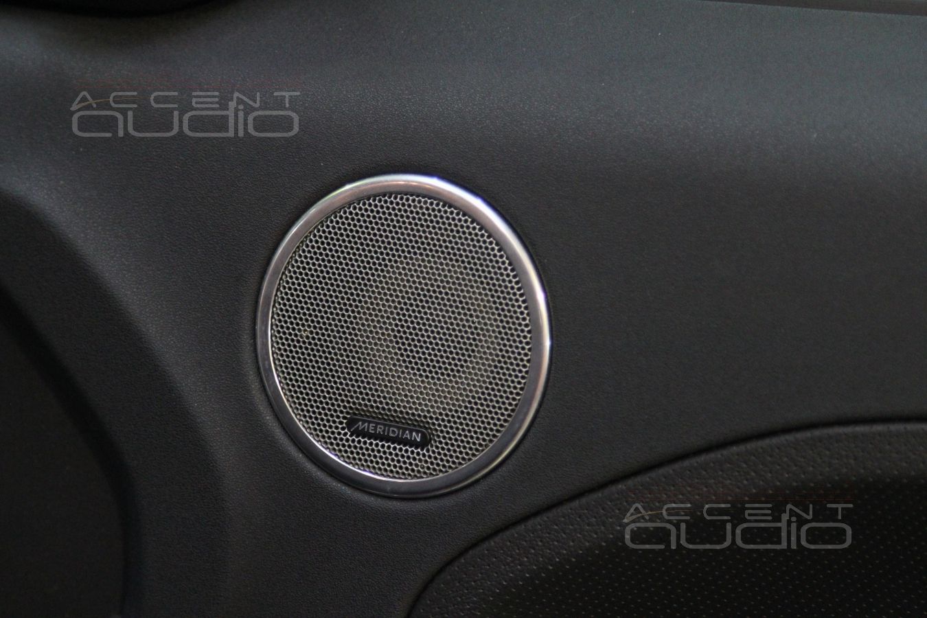 Установка акустики Focal Performance в RangeRover Evoque