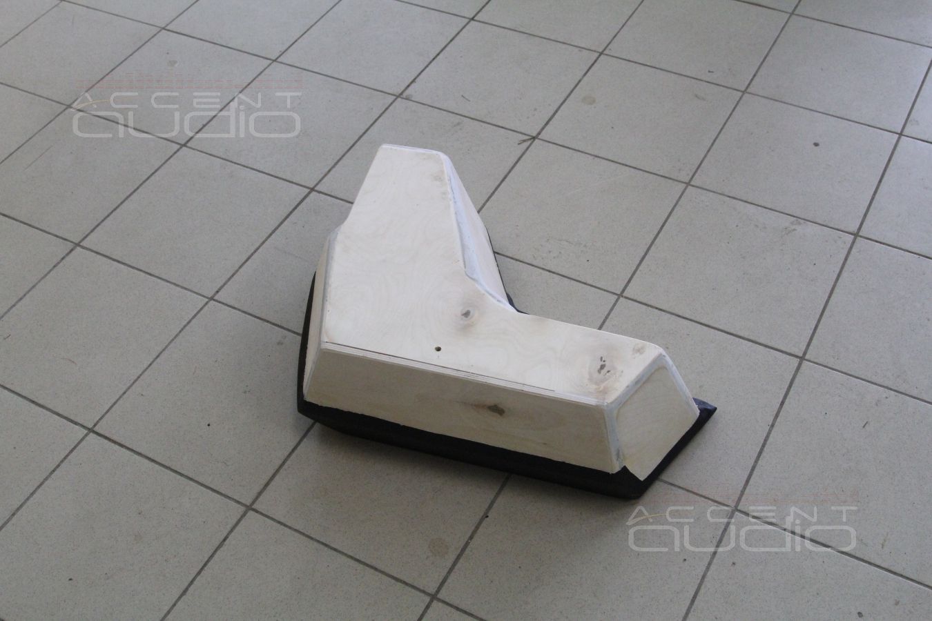 Сабвуфер стелс в новый Volkswagen Tiguan 2017