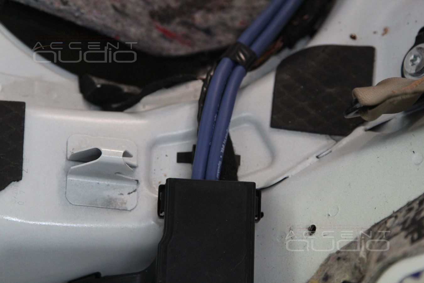 Акустическая и силовая проводка в Mercedes GLK