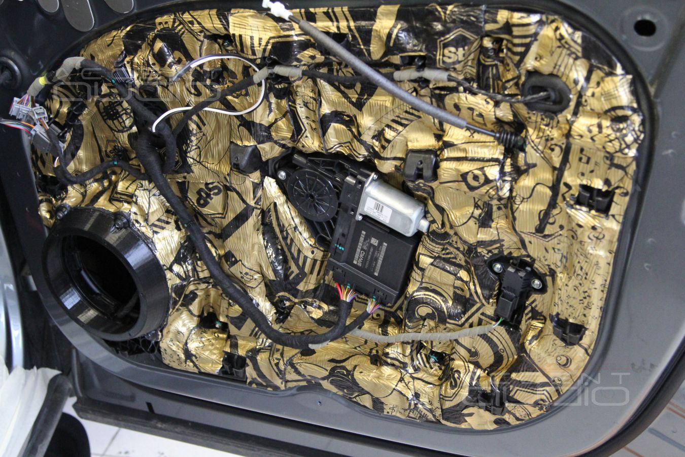 Аудиоподготовка дверей Volvo XC 60