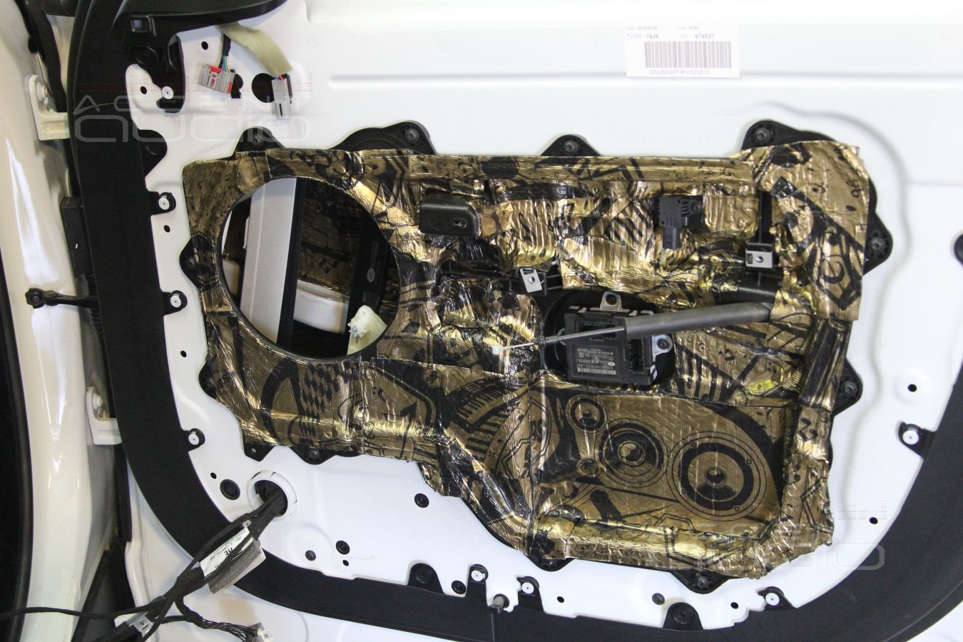 Установка трехполосной акустики Focal в Range Rover Sport