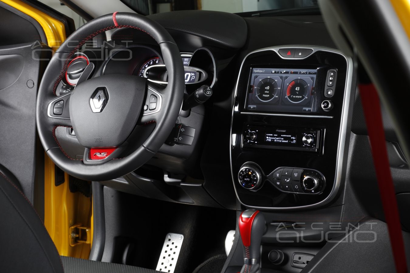 Установка магнитолы Pioneer DEH-P99RS в Renault Clio RS Sport