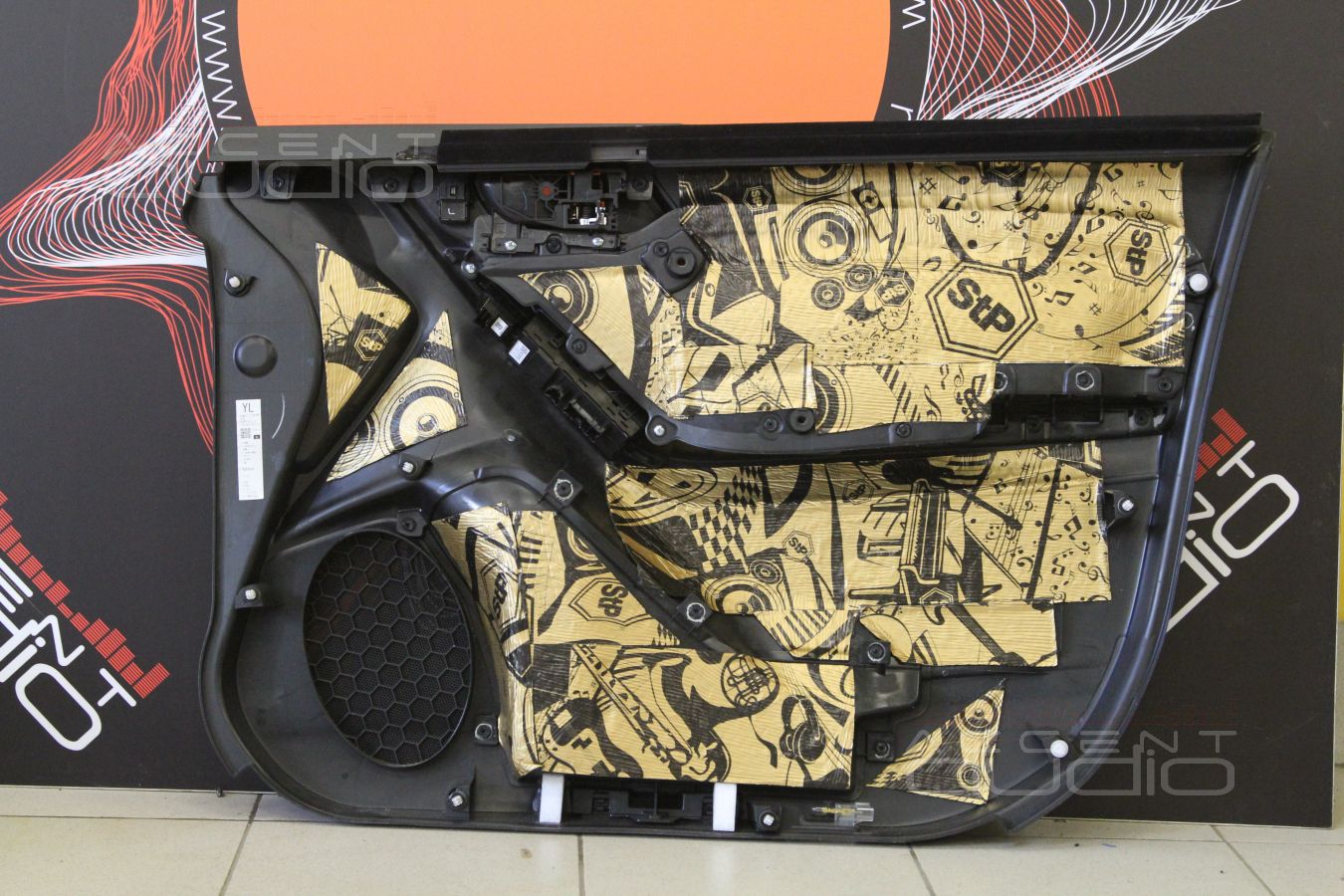 Аудиоподготовка дверей и установка мидбасов