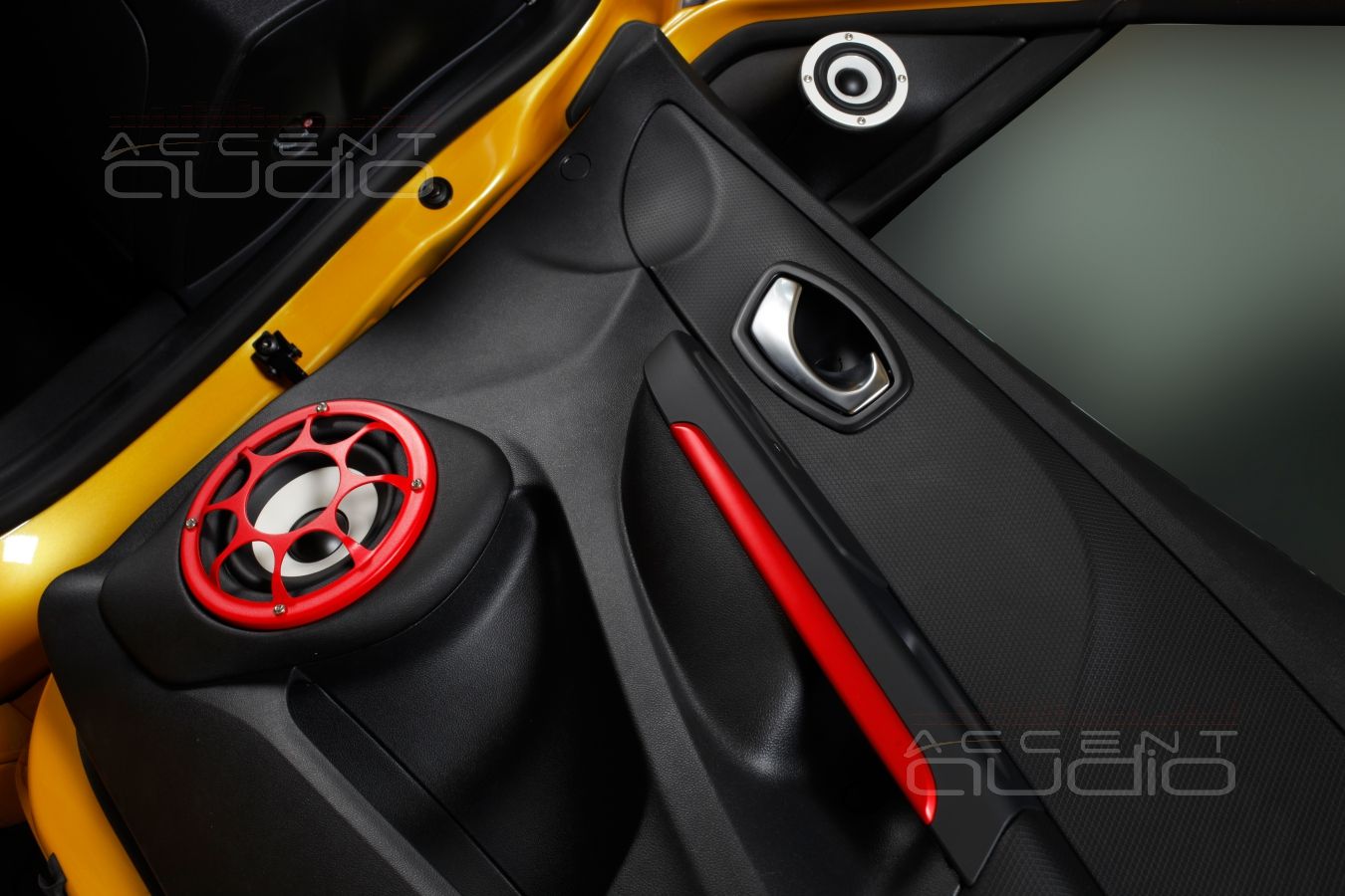 Подиумы под акустику Bewith в Renault Clio Sport