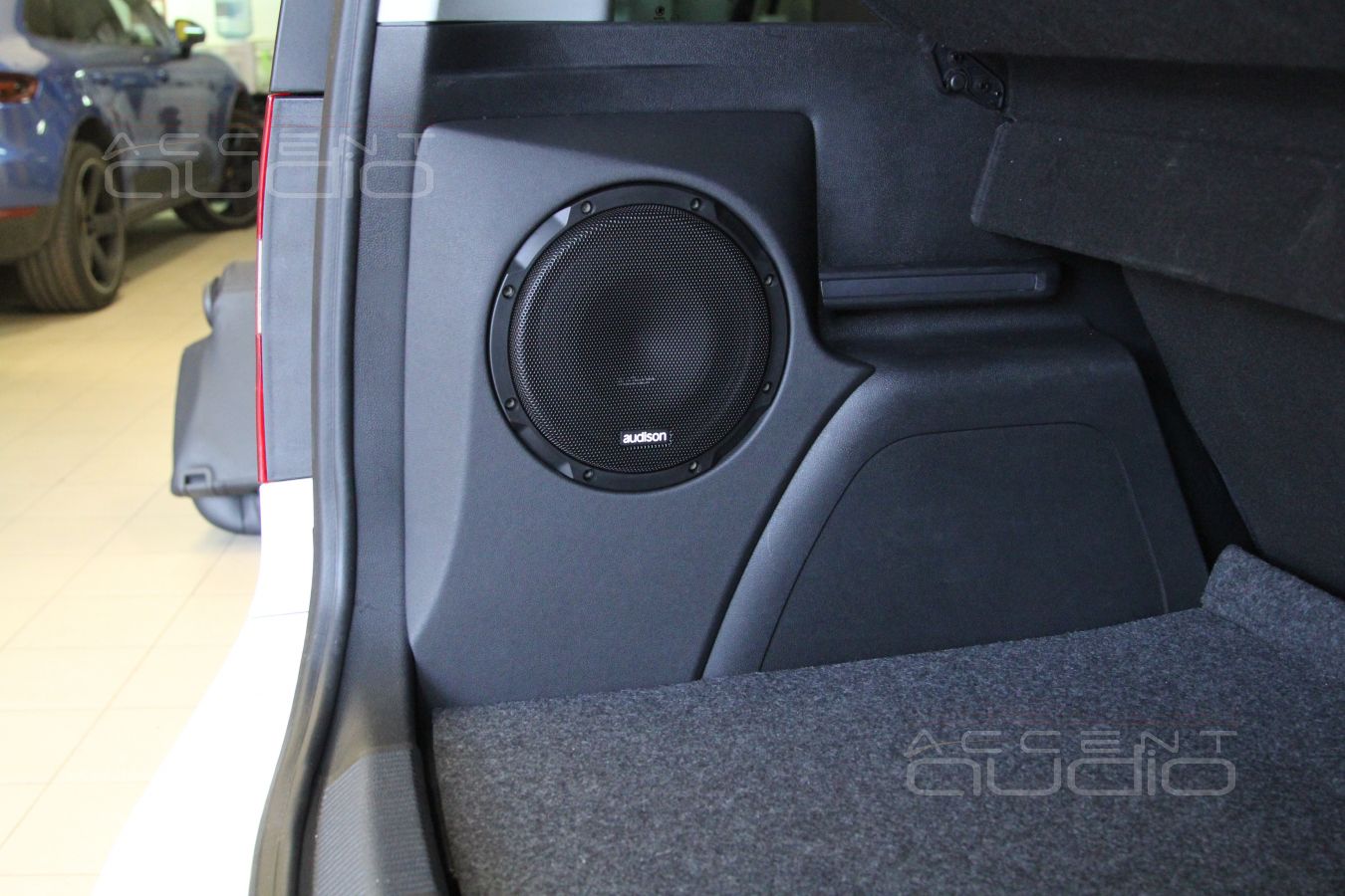 Сабвуфер-стелс для Skoda Yeti