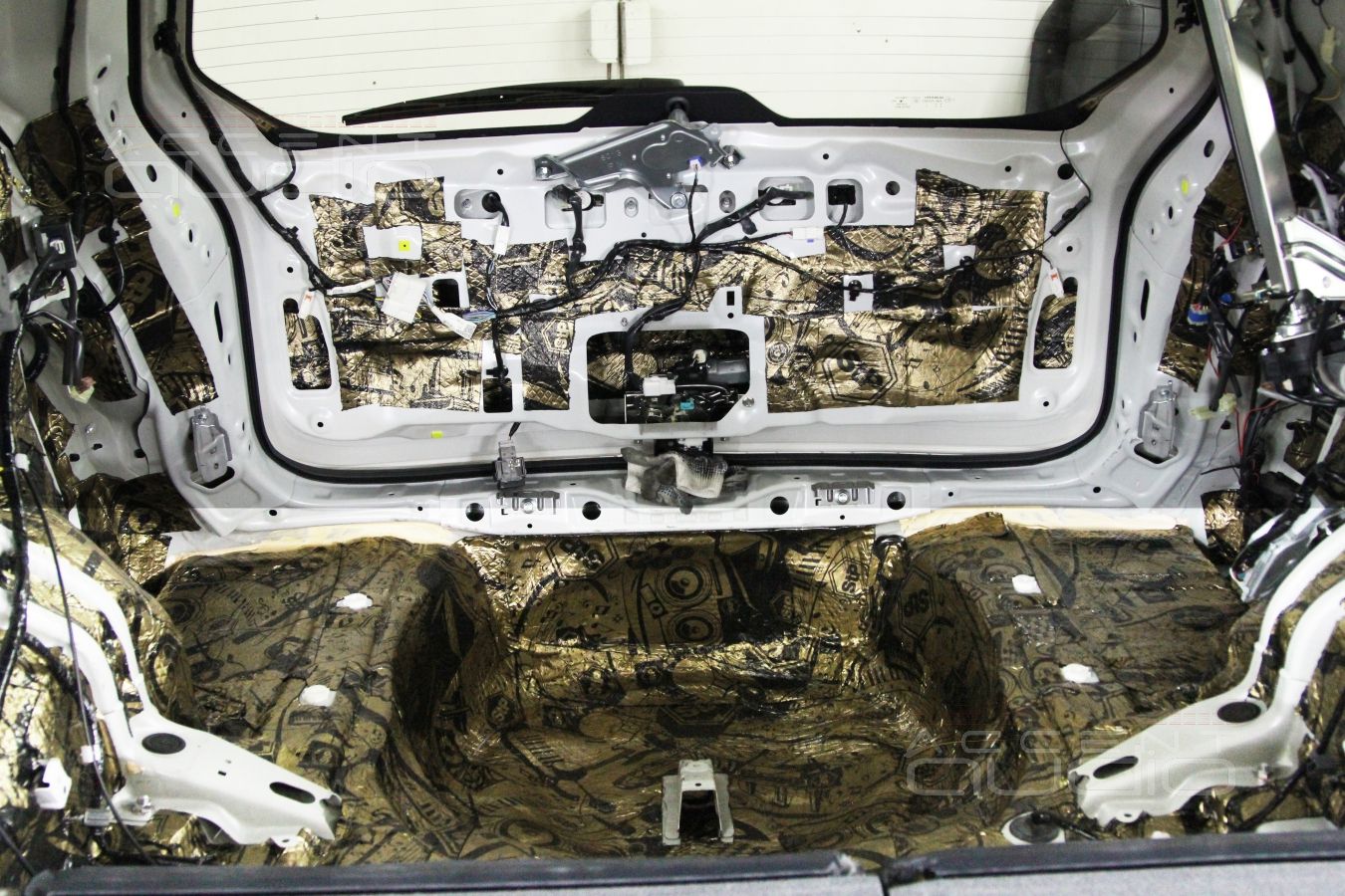 Шумоизоляция материалами STPGold new в Subaru Forester