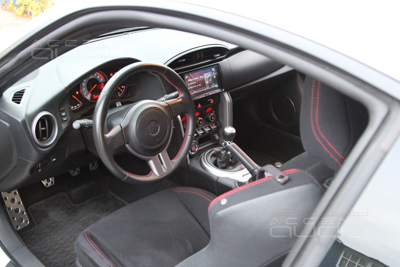 Установка магнитолы Pioneer AVIC-F77DAB в Toyota GT86