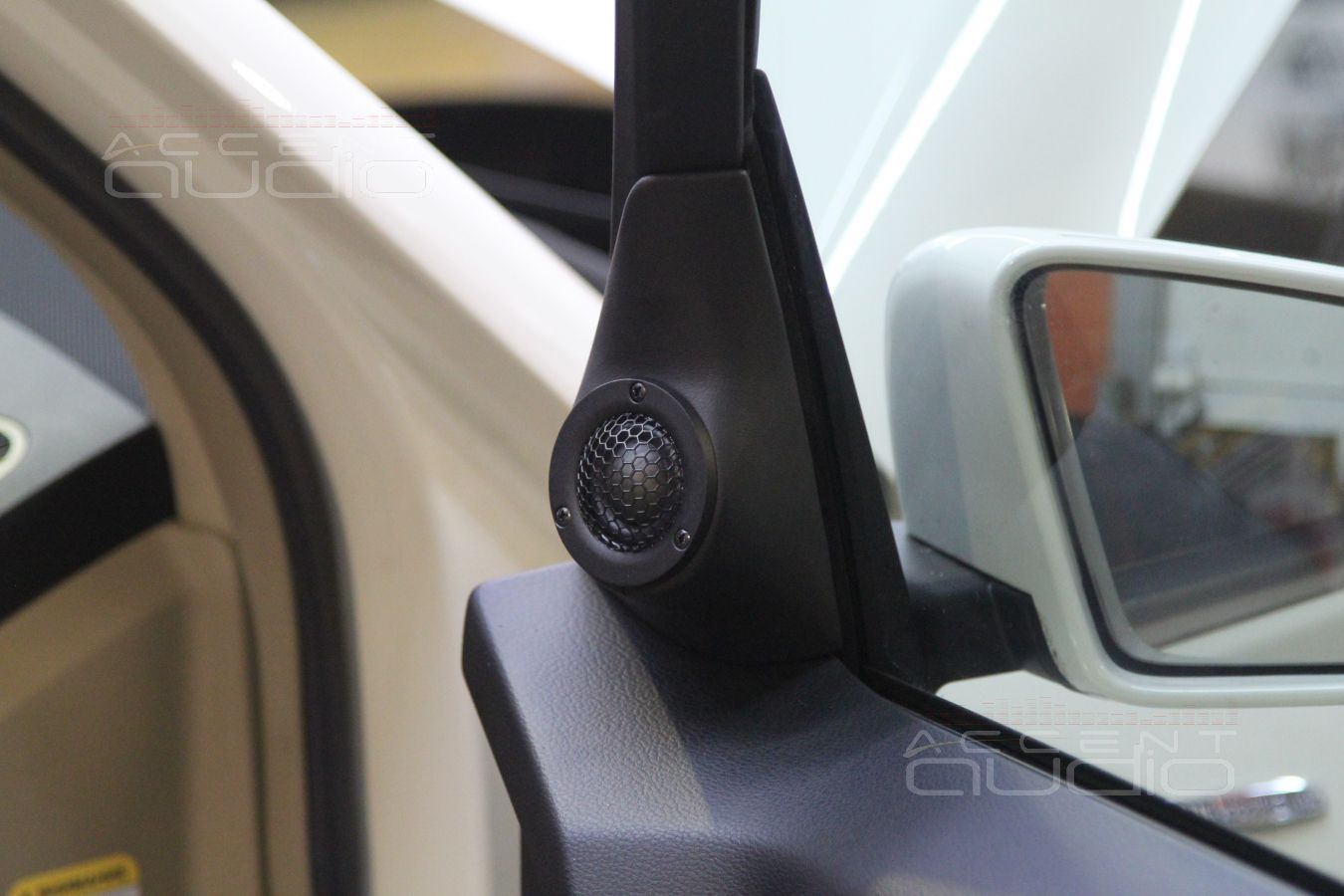 Установка мидбасов Eton и твитеров ScanSpeak в Mercedes GLK