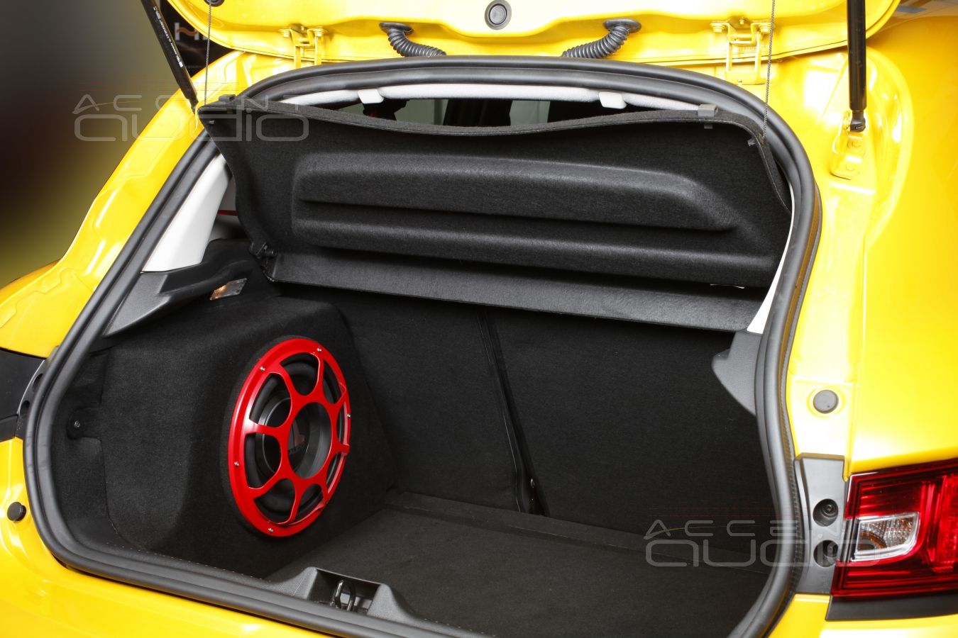 Установка усилителей в Renault Clio RS Sport