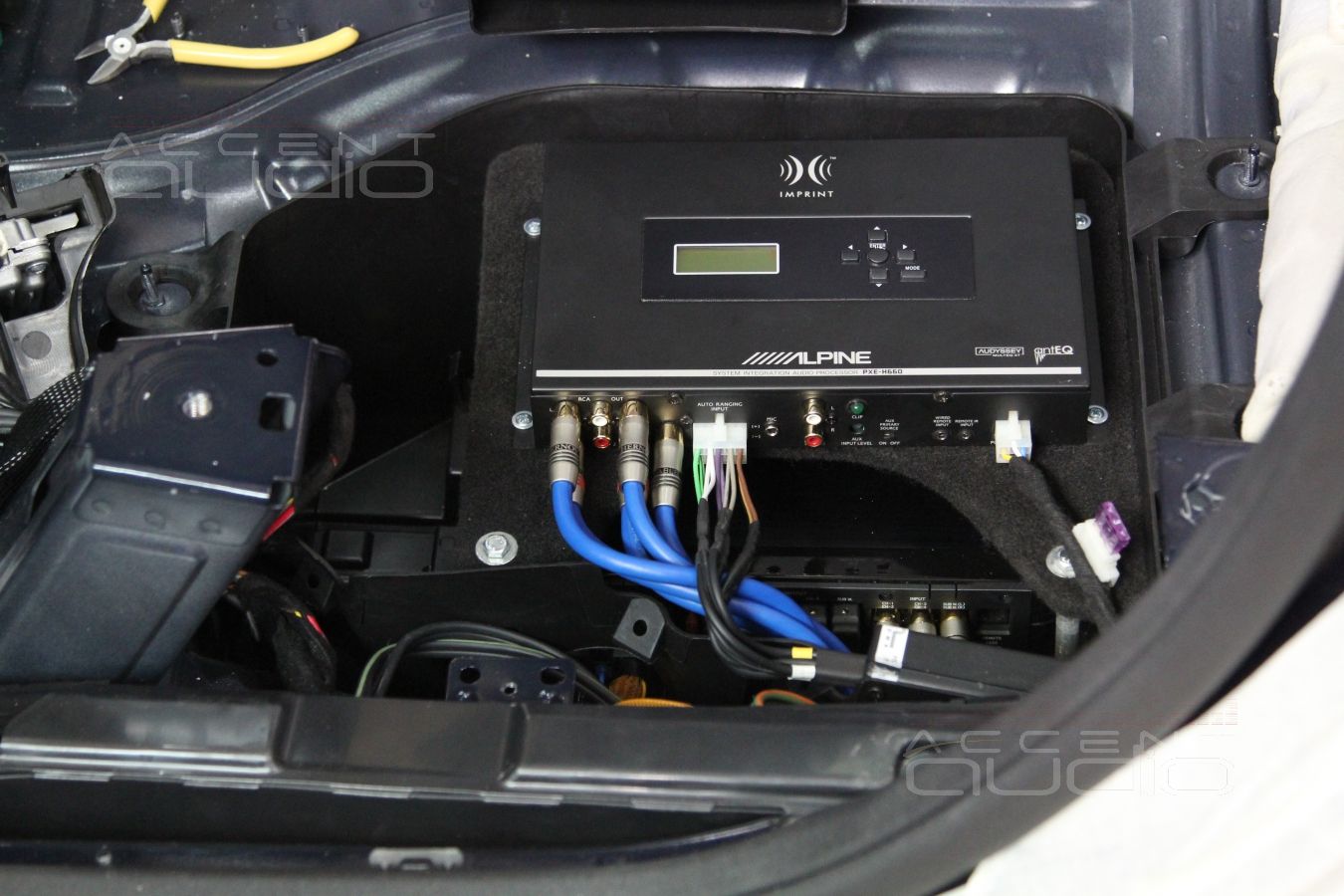 Update: установка процессора и усилителя под водительским сидением