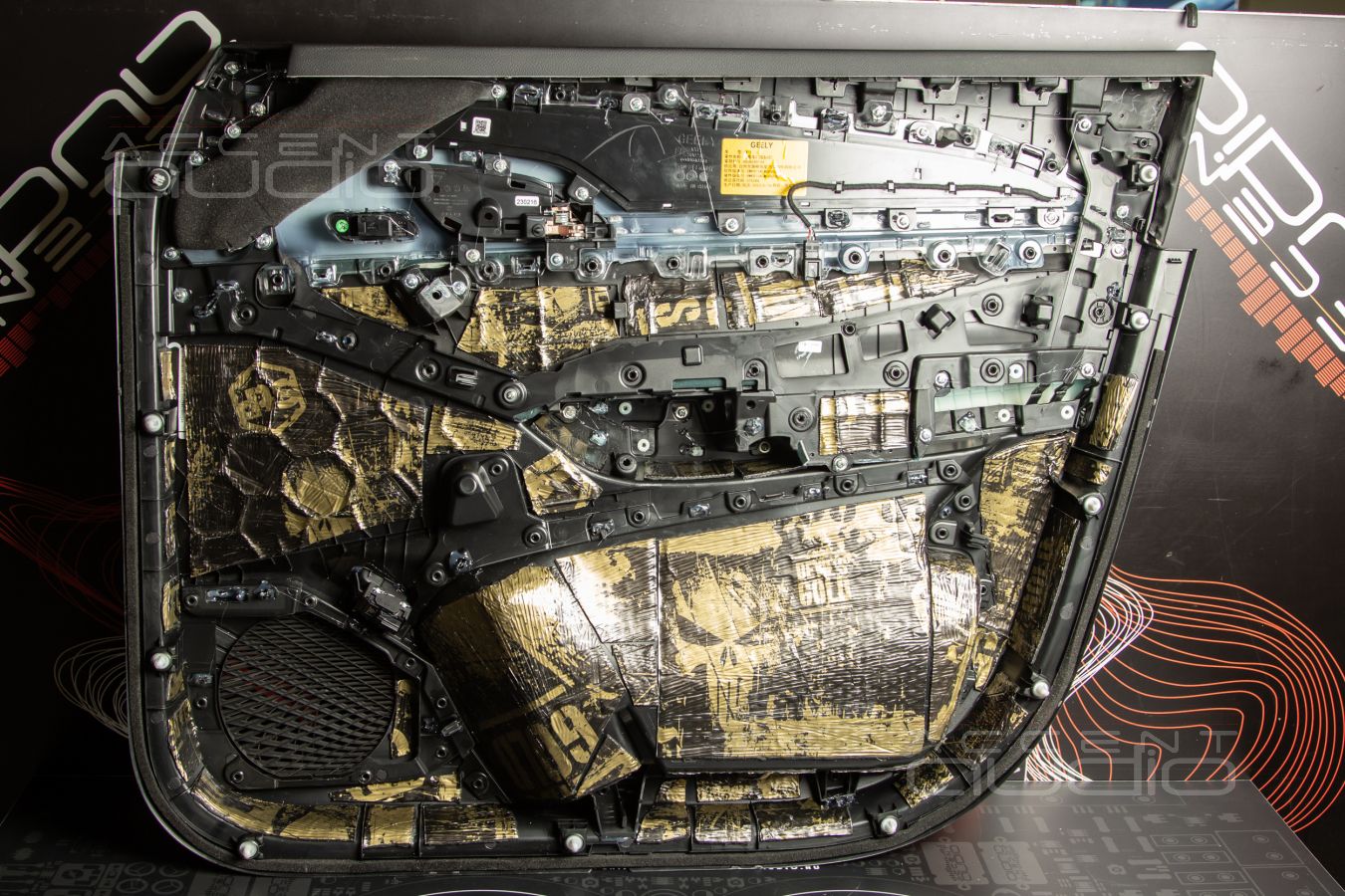 Шумоизоляция Geely Monjaro: аудиоподготовка дверей