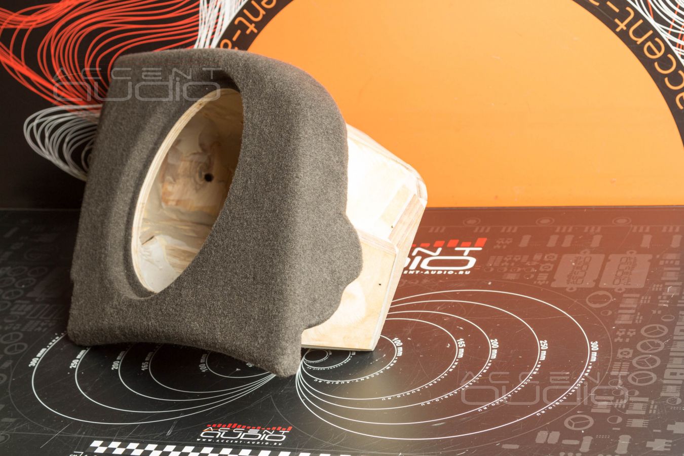 Классический корпус сабвуфера Dego для Macan в новом стиле