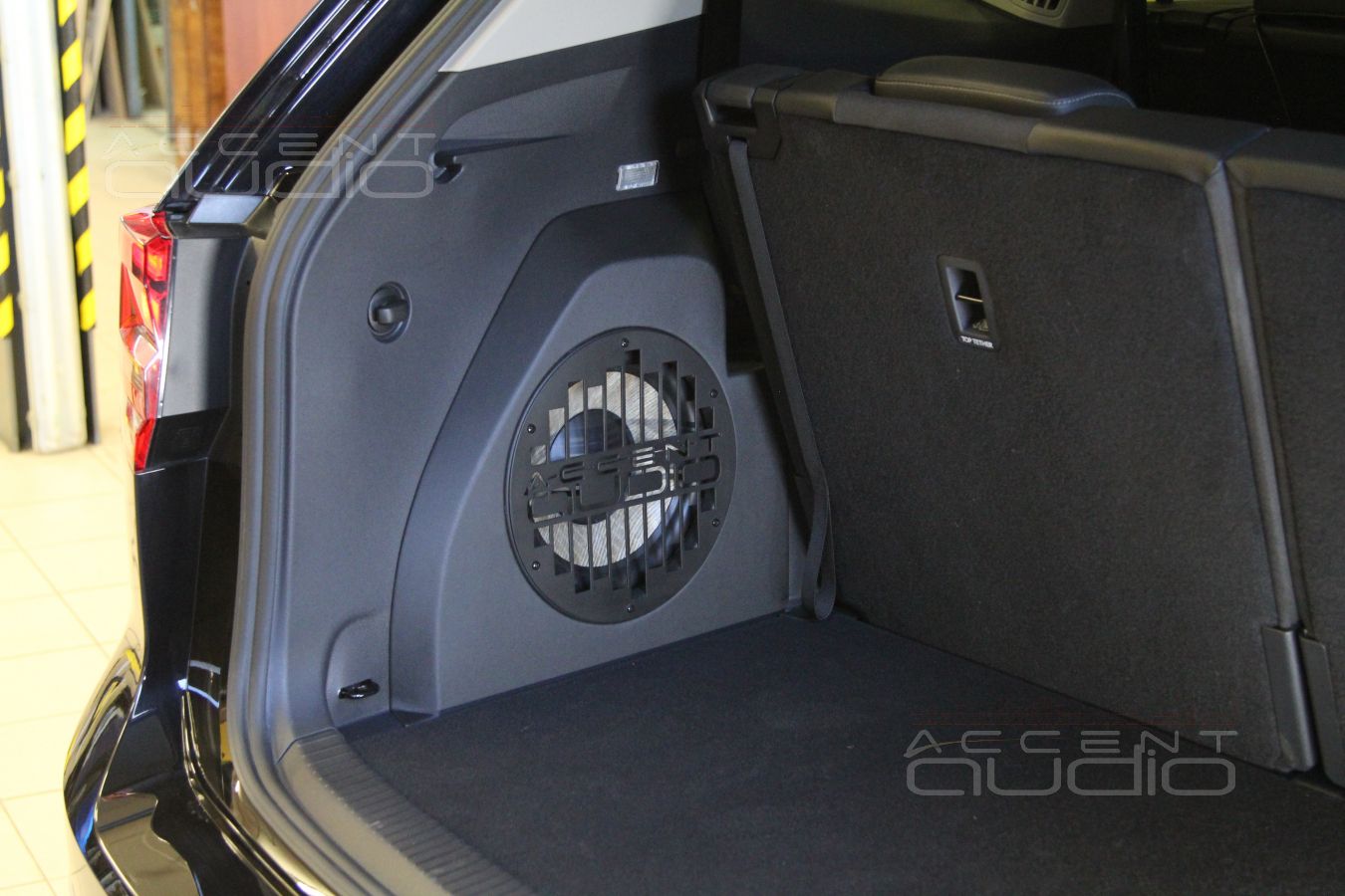 То, чего все ждали: встроенный сабвуфер Accent-Audio для Volkswagen Teramont