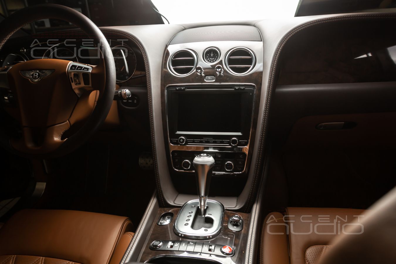 Как звучит новая аудиосистема в Bentley и почему заказчик выбрал двухполосный вариант ?