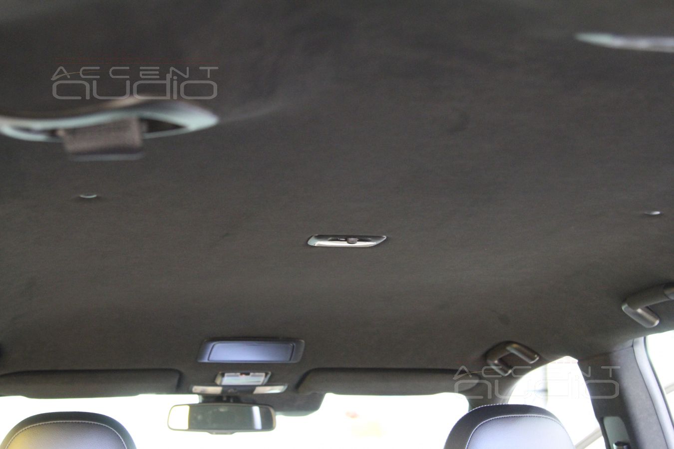 Перетяжка потолка Mitsubishi Outlander в Алькантару