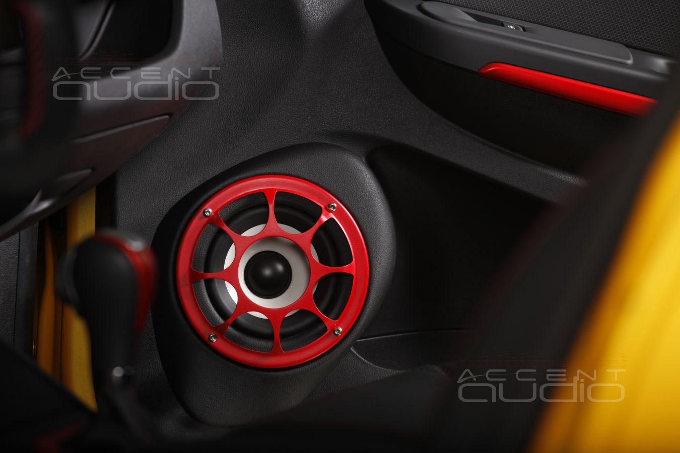Подиумы под акустику Bewith в Renault Clio Sport